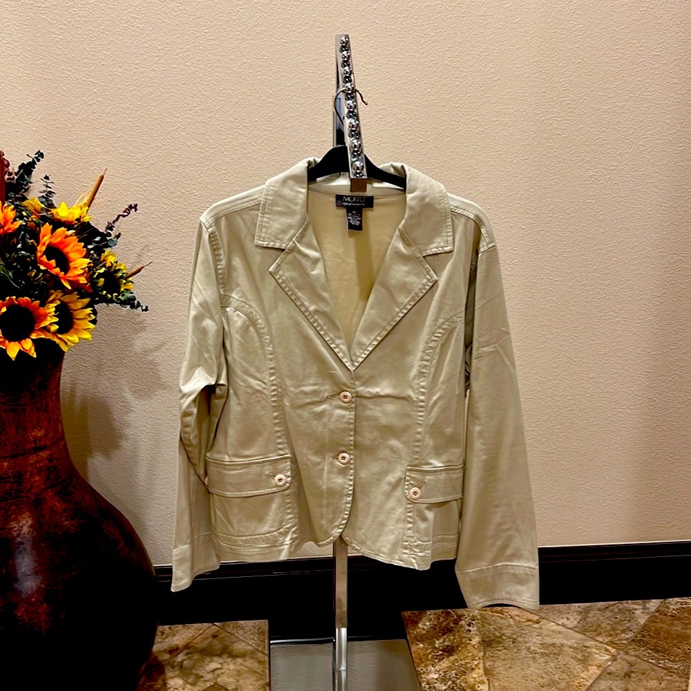 NWOT, “MOTTO”, Size XL, Woman’s Blazer. Color - Khaki.